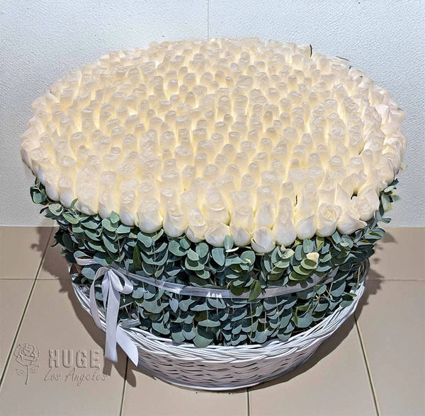 Basket with 500 Roses | Color Optional