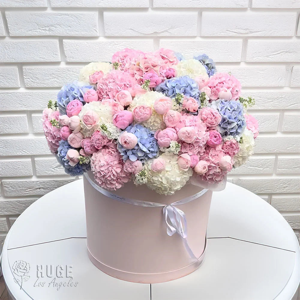 Hydrangea & Peony Hatbox "Dreamy Elegance"